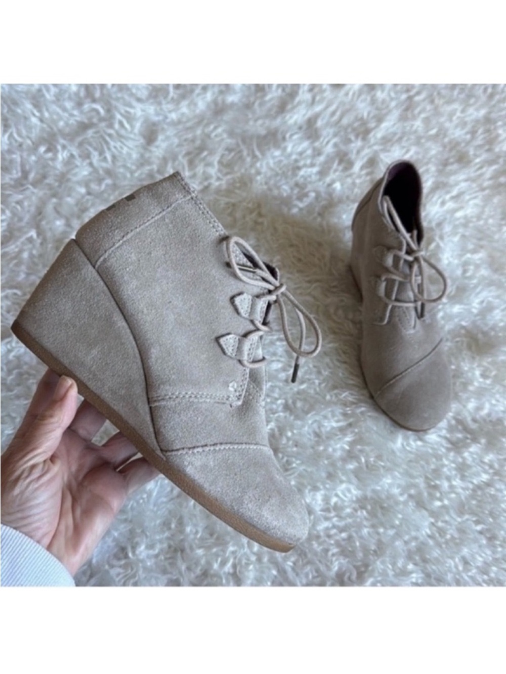 Toms Kala Suede Leather Wedge Heel booties/Boots Sz 7.5 Grayish Beige Lace up